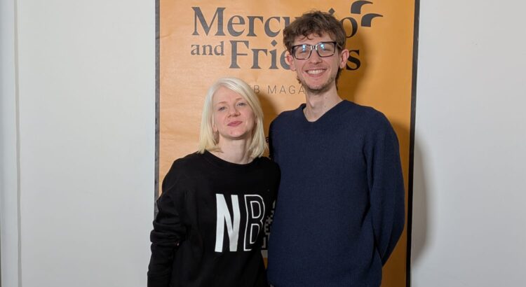 ragazza albina con un biologo