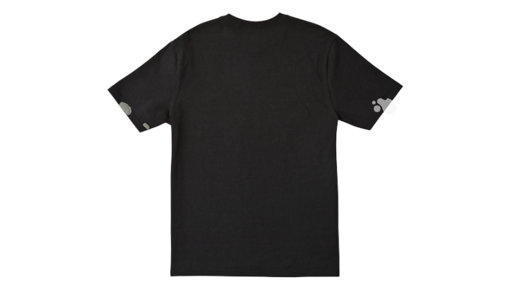 maglia con macchie di crema solare